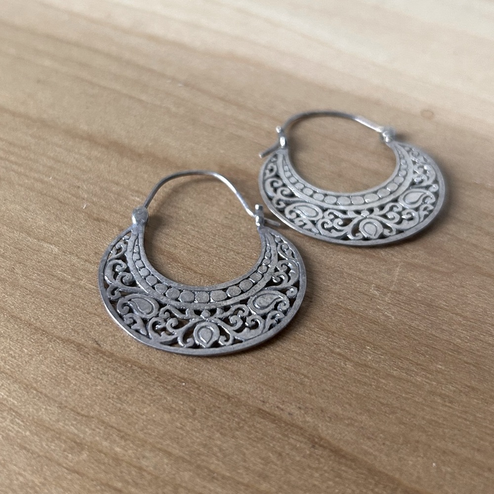 Vintage 925 sterling silver filigree or paisley hoop earrings